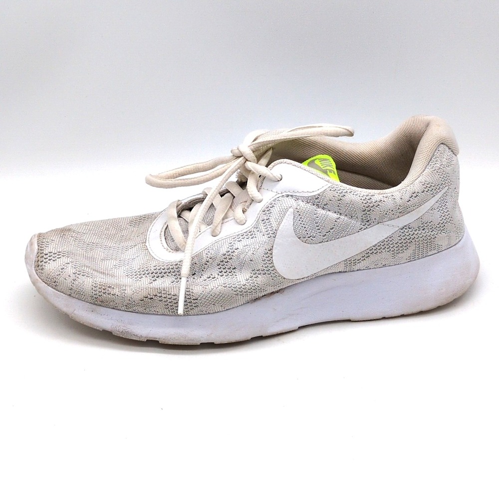 Nike Sneakers Womens Tanjun Prism White 7.5 Running Shoes Floral 902865-100